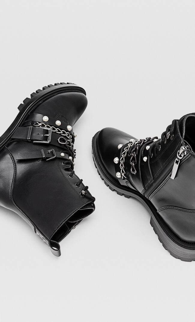 Product Botins biker com pérolas 