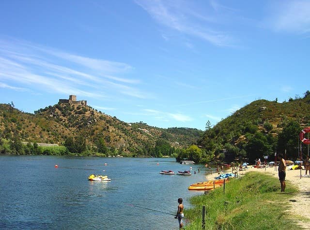 Lugar Praia Fluvial do Alamal