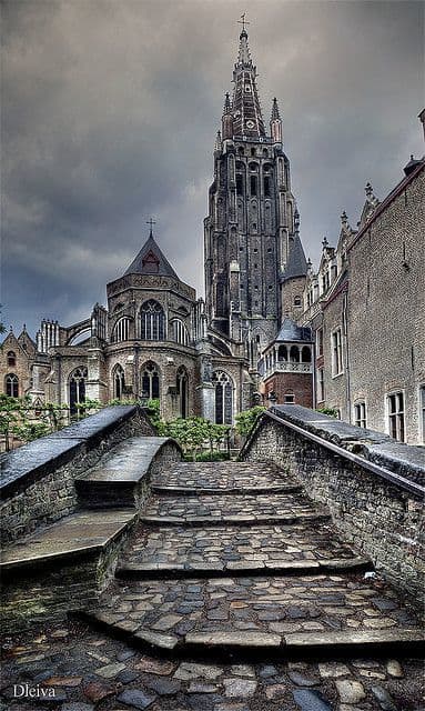 Place Onze-Lieve-Vrouwekerk