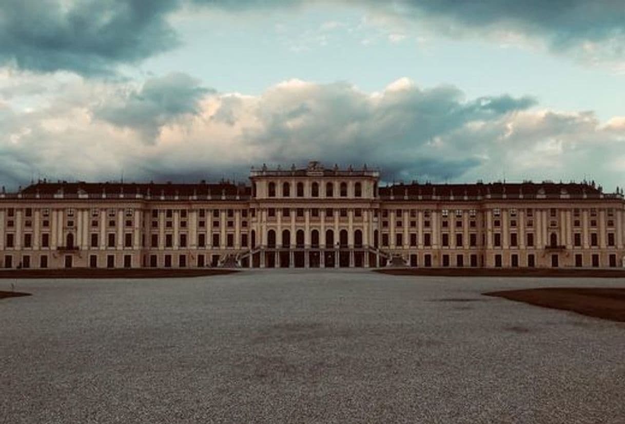 Lugar Palacio Schönborn-Batthyány