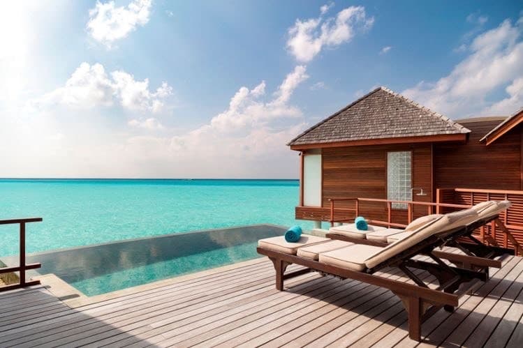 Place Hotel Anantara Dhigu. Over water suites. 