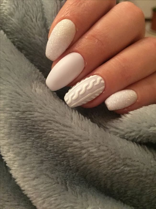 Moda White Nails