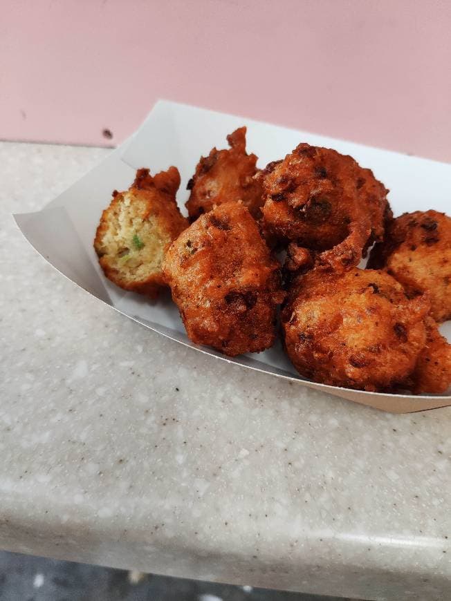 Lugar Key West Conch Fritters