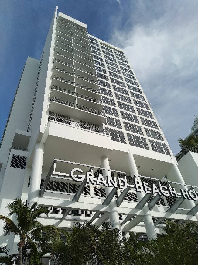 Lugar Grand Beach Hotel