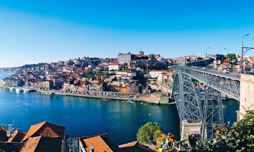 Place Linha do Douro – The Porto to Douro Railway and Train