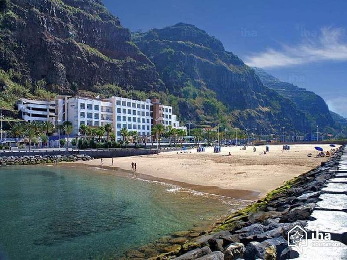 Place Praia da Calheta