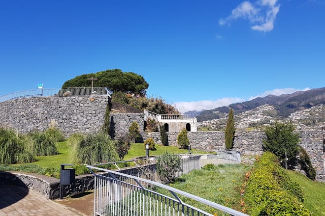 Place Miradouro Pico dos Barcelos - Madeira