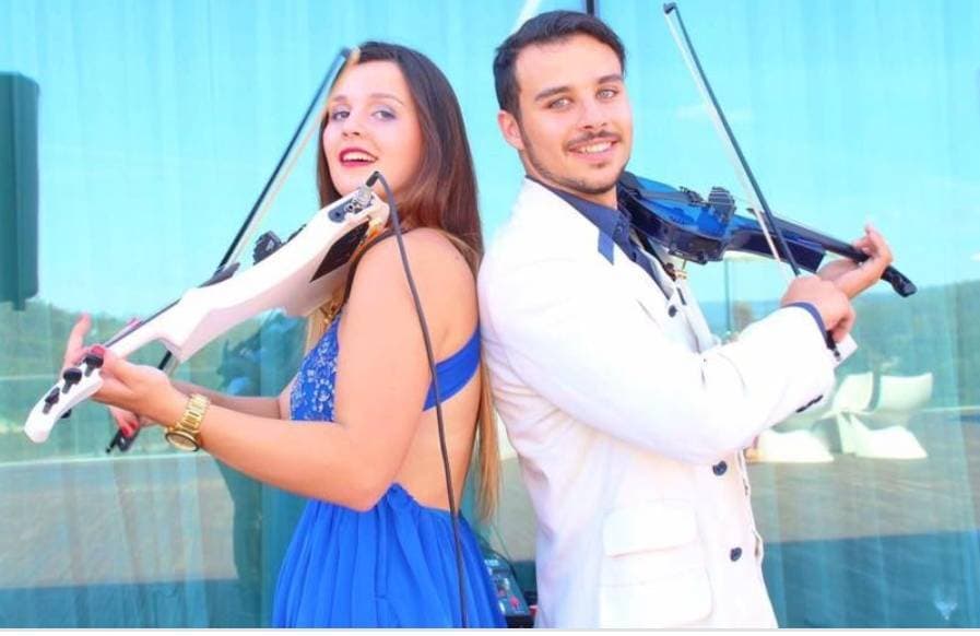 Fashion Blue & White UE. - Blue & White Strings Duet - Vídeo - casamentos.pt