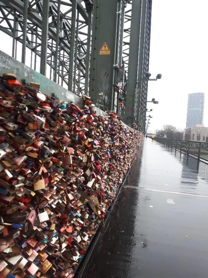 Place Hohenzollern Bridge