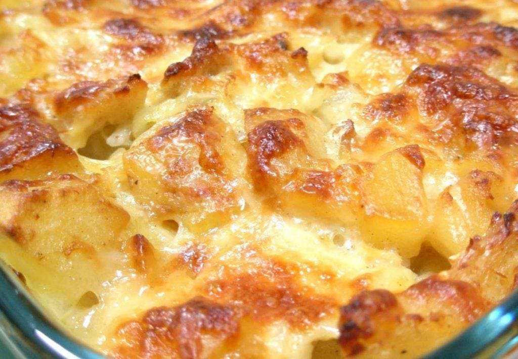 Fashion Bacalhau com Natas. O Prato mais popular de Portugal!❤🖤💛