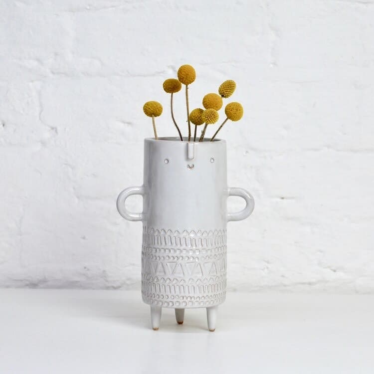 Producto Tall stamped tripod vase with arms