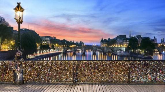 Place Pont des Arts