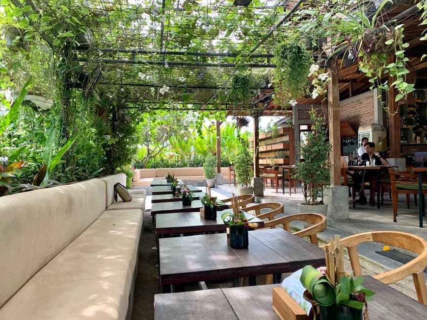 Restaurants BEACH GARDEN - IN THE RAW BALI