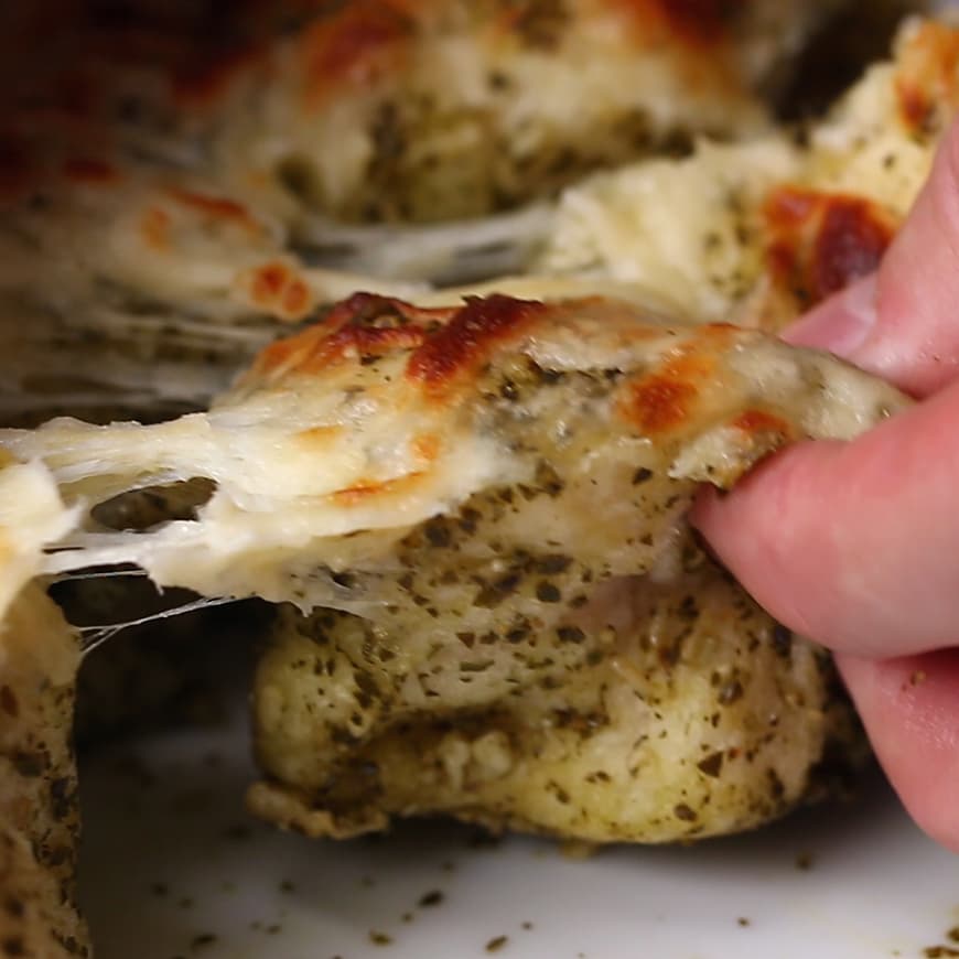 Fashion Cheesy pesto bread