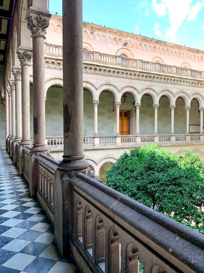 Lugar Universitat de Barcelona - Edifici Històric