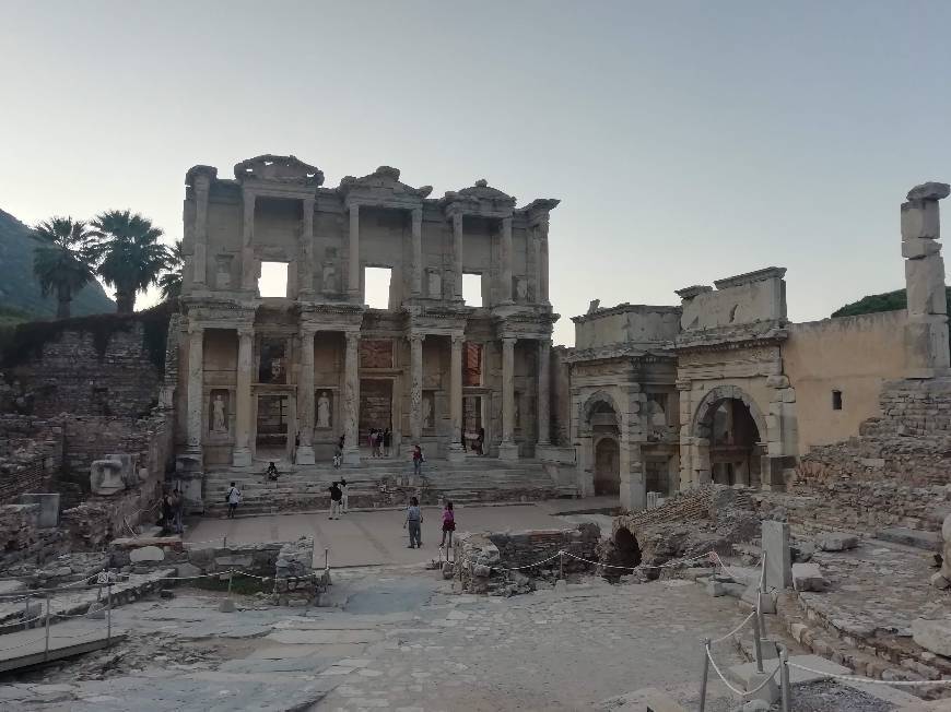 Lugar Ephesus Ancient Theatre