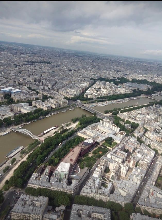 Place Torre Eiffel