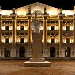 Place Piazza degli Affari