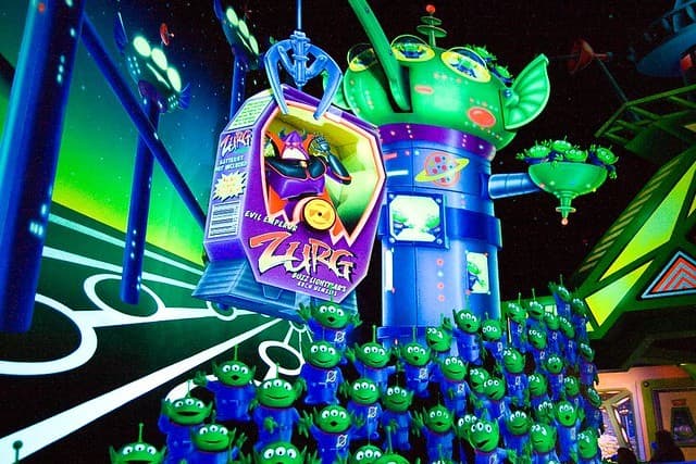 Place Buzz Lightyear Laser Blast