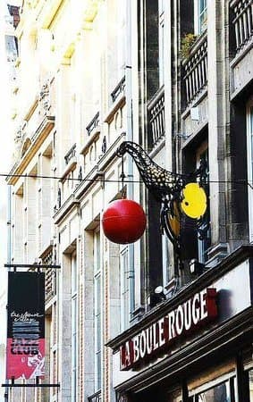 Place La Boule Rouge