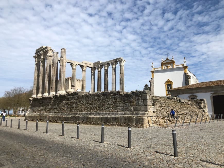 Place Templo romano de Évora