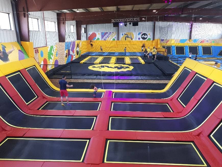 Place UPUP TRAMPOLINS