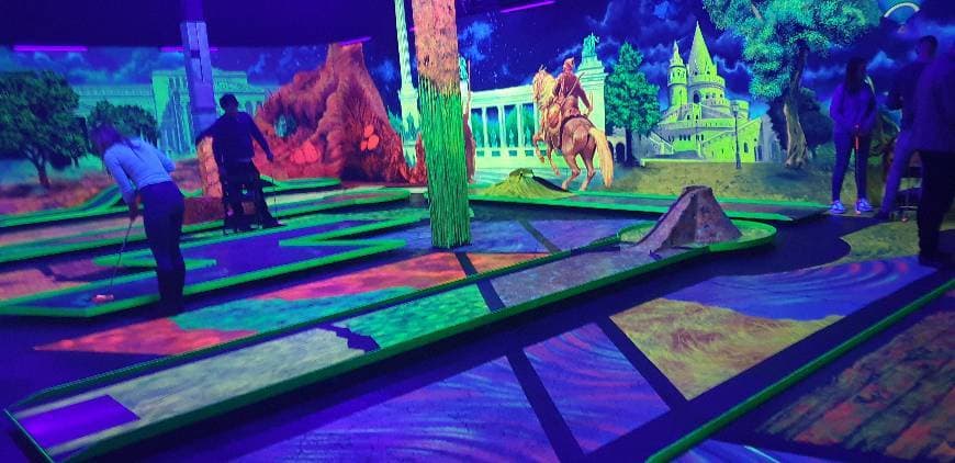 Place Neonis 3D Blacklight Minigolf