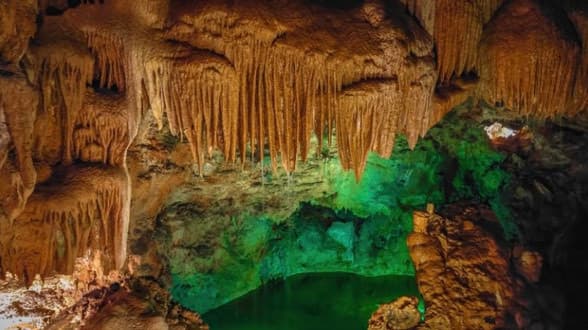 Place Grutas de Mira de Aire