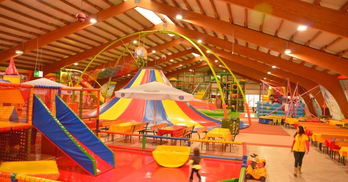 Lugar Trampolino Kinderparadies