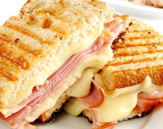 Fashion Ham and Cheese Melt (Tosta Mista) -