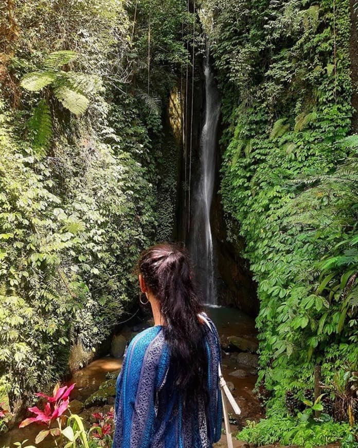 Lugar Leke Leke Waterfall