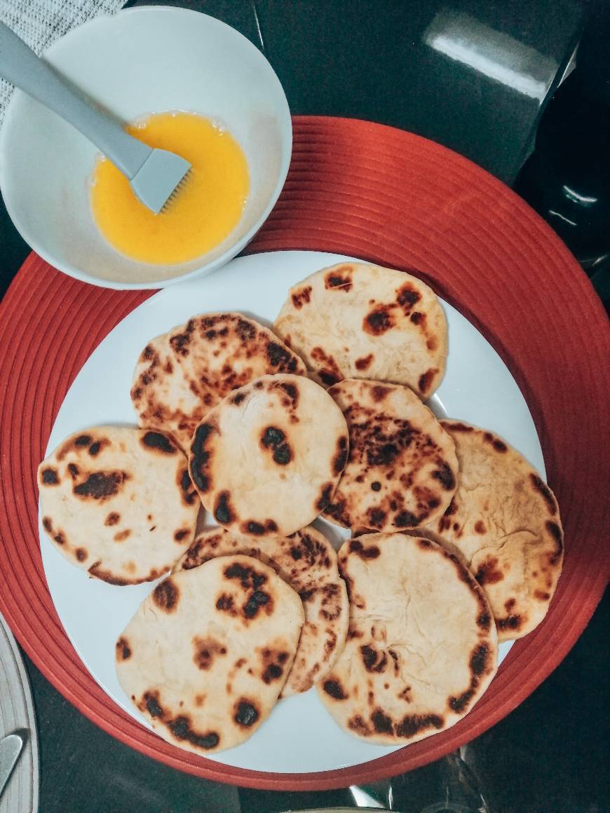 Fashion Pão Indiano Naan com molho de manteiga e alho