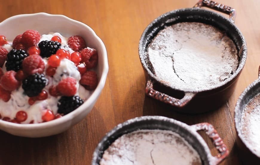 Fashion Brownie de Chocolate com Mascarpone de Frutos do Bosque