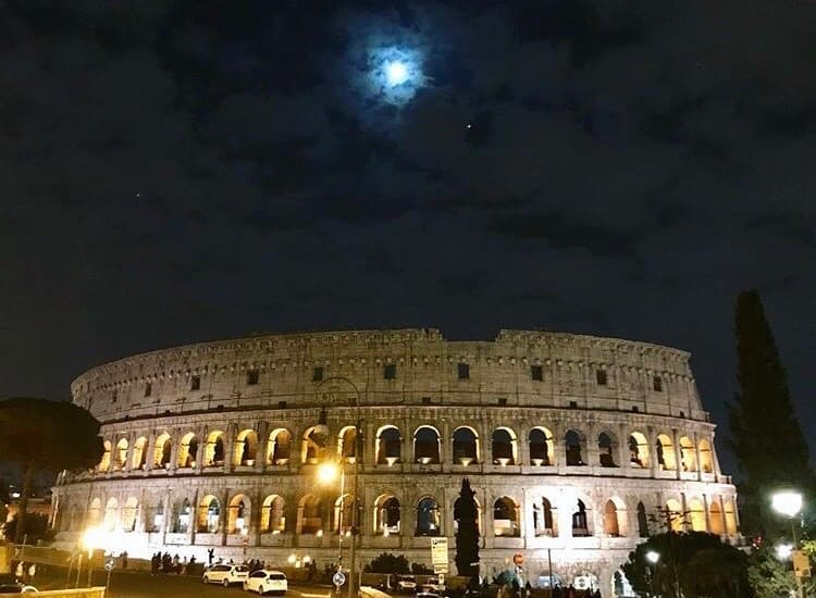 Lugar Coliseo de Roma