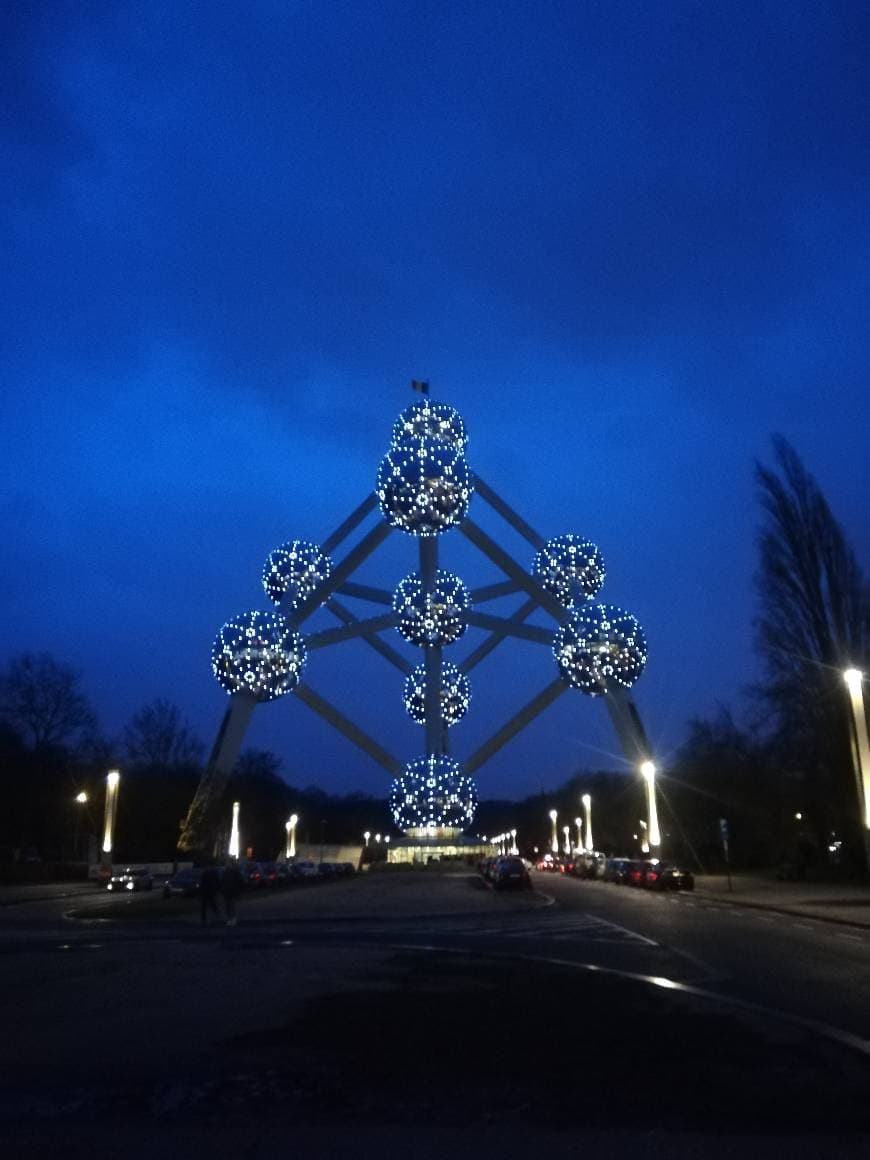 Lugar Atomium