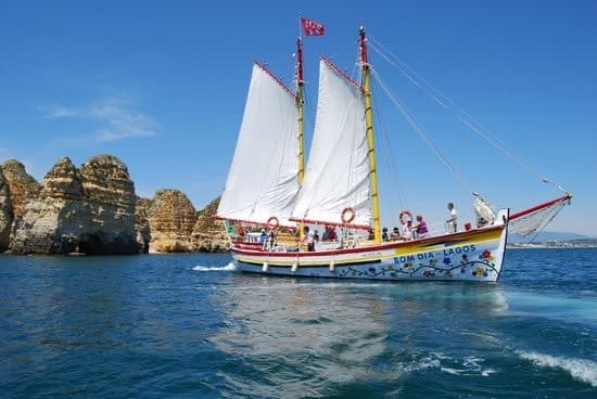 Fashion Bom Dia Boat Trips • Marina de Lagos, Portugal