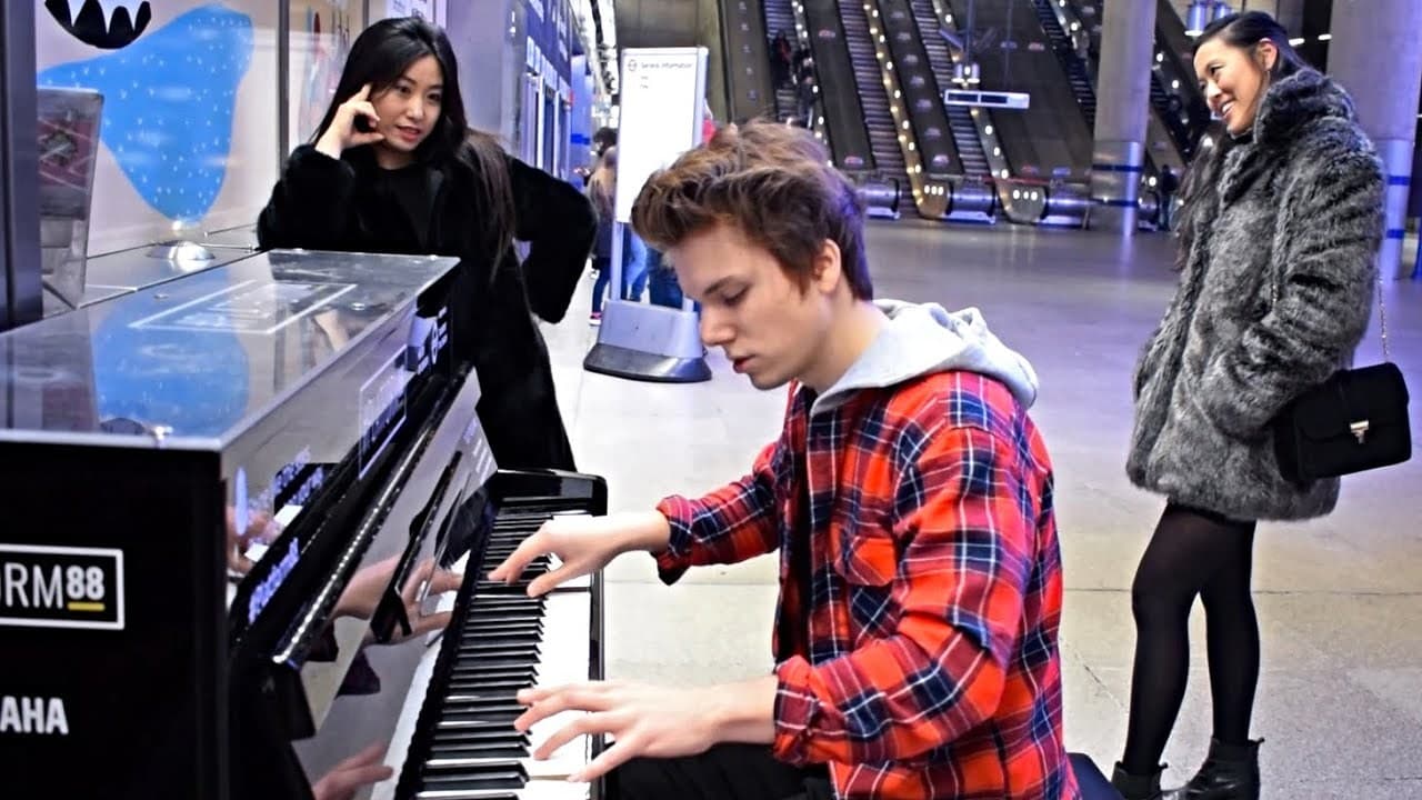 Moda dance monkey metro station piano performance london