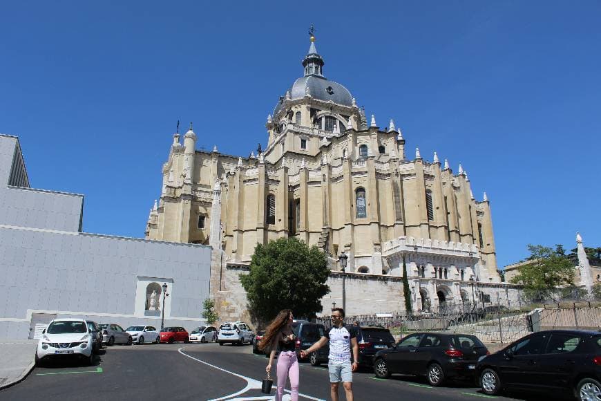 Lugar Almudena Cathedral