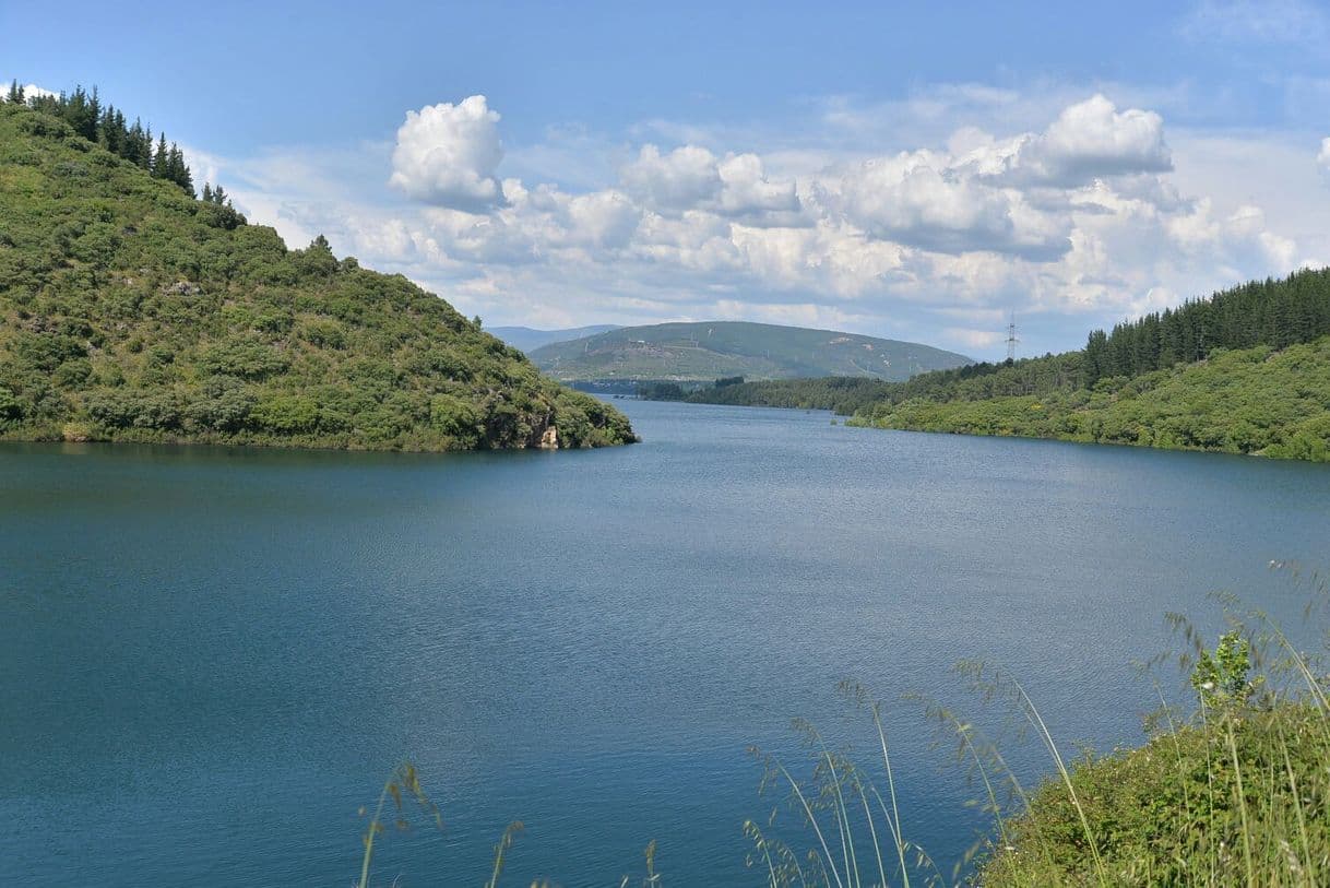 Lugar Embalse De Barcena