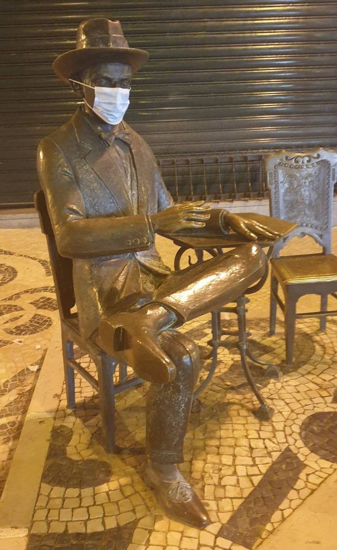 Lugar Escultura de Fernando Pessoa