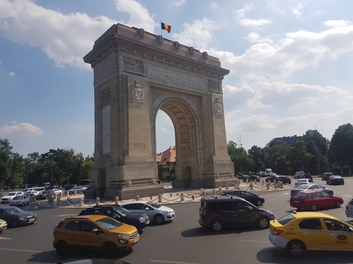 Place Arcul de Triumf