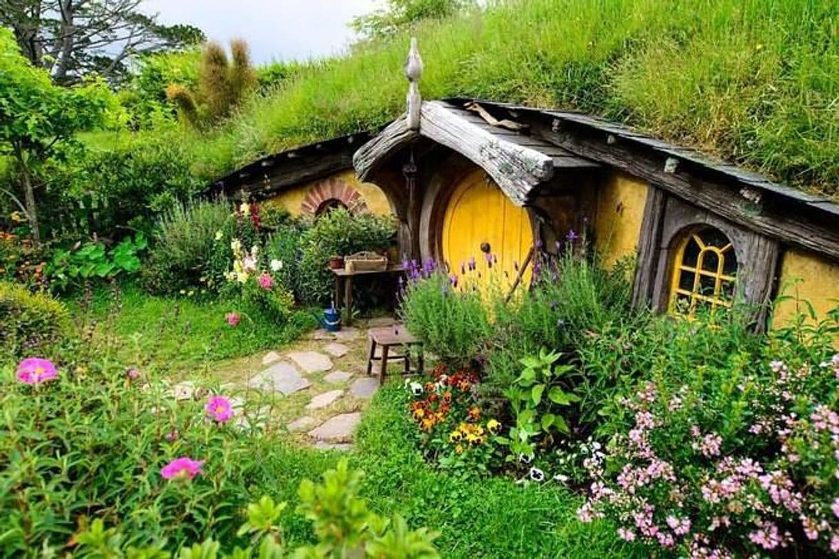 Place Hobbiton Village