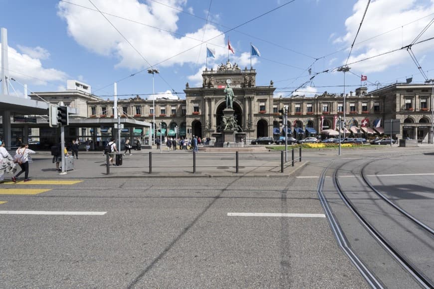 Place Zürich Central Train Station