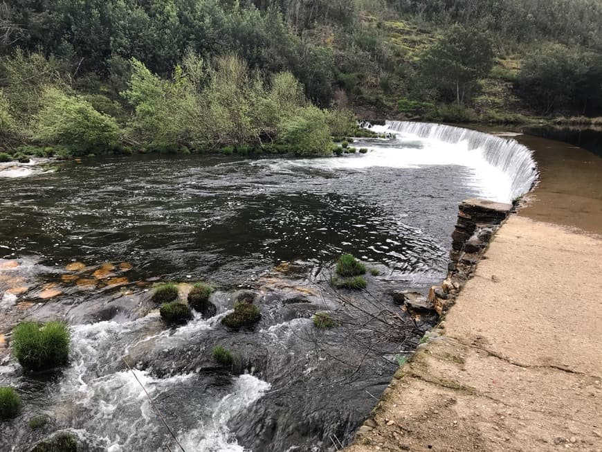 Place Fluvial do Alfusqueiro beach