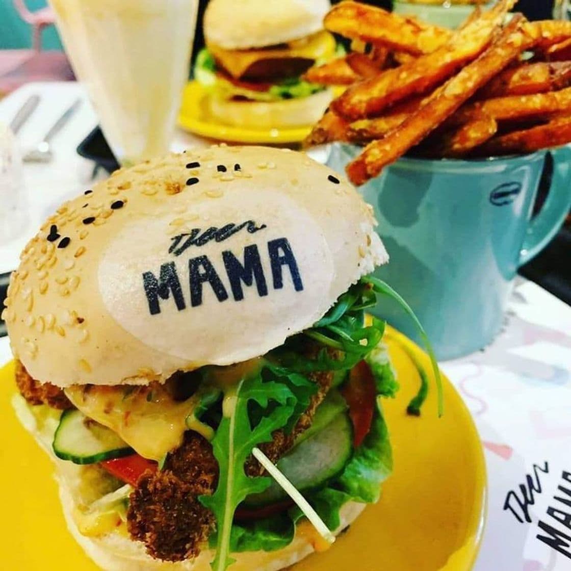 Restaurantes Deer Mama Vegan Mylk & Burger Bar