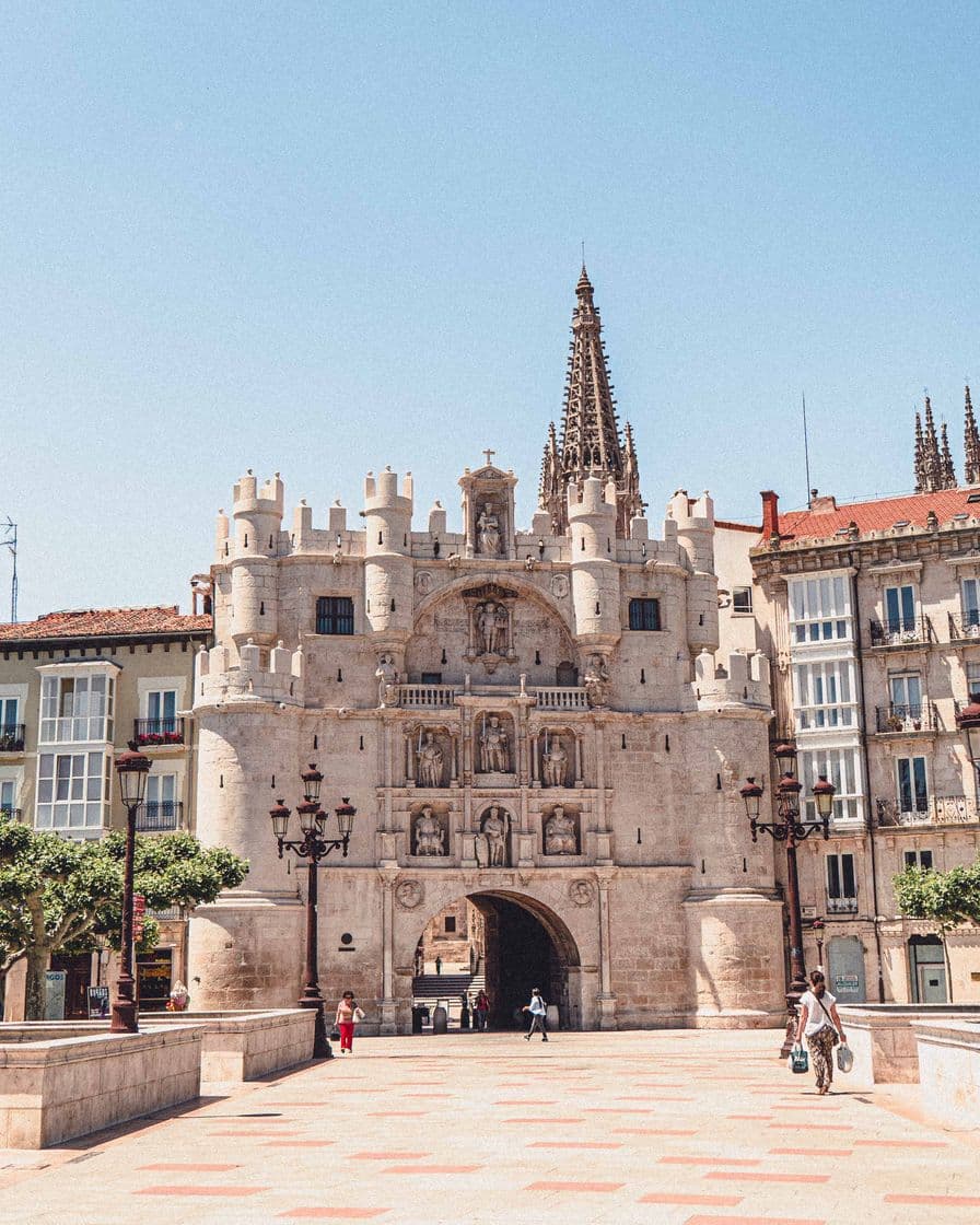 Place Arco de Santa María