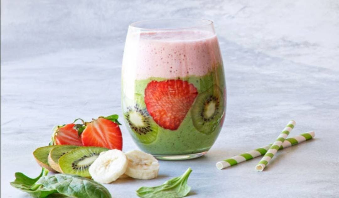 Moda Smoothie de kiwi morango e espinafres