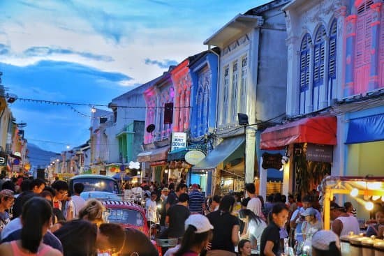 Lugar Sunday Walking Street Market