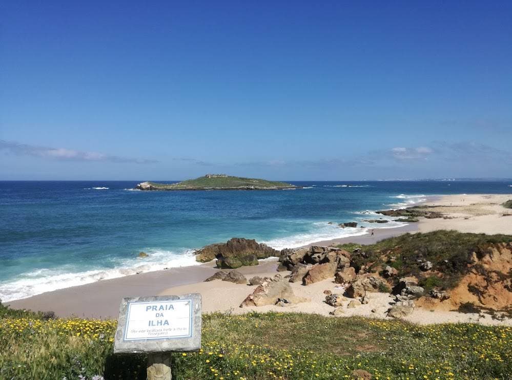 Place Praia da Ilha do Pessegueiro