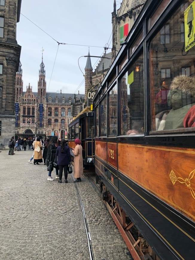 Lugar Dam Square